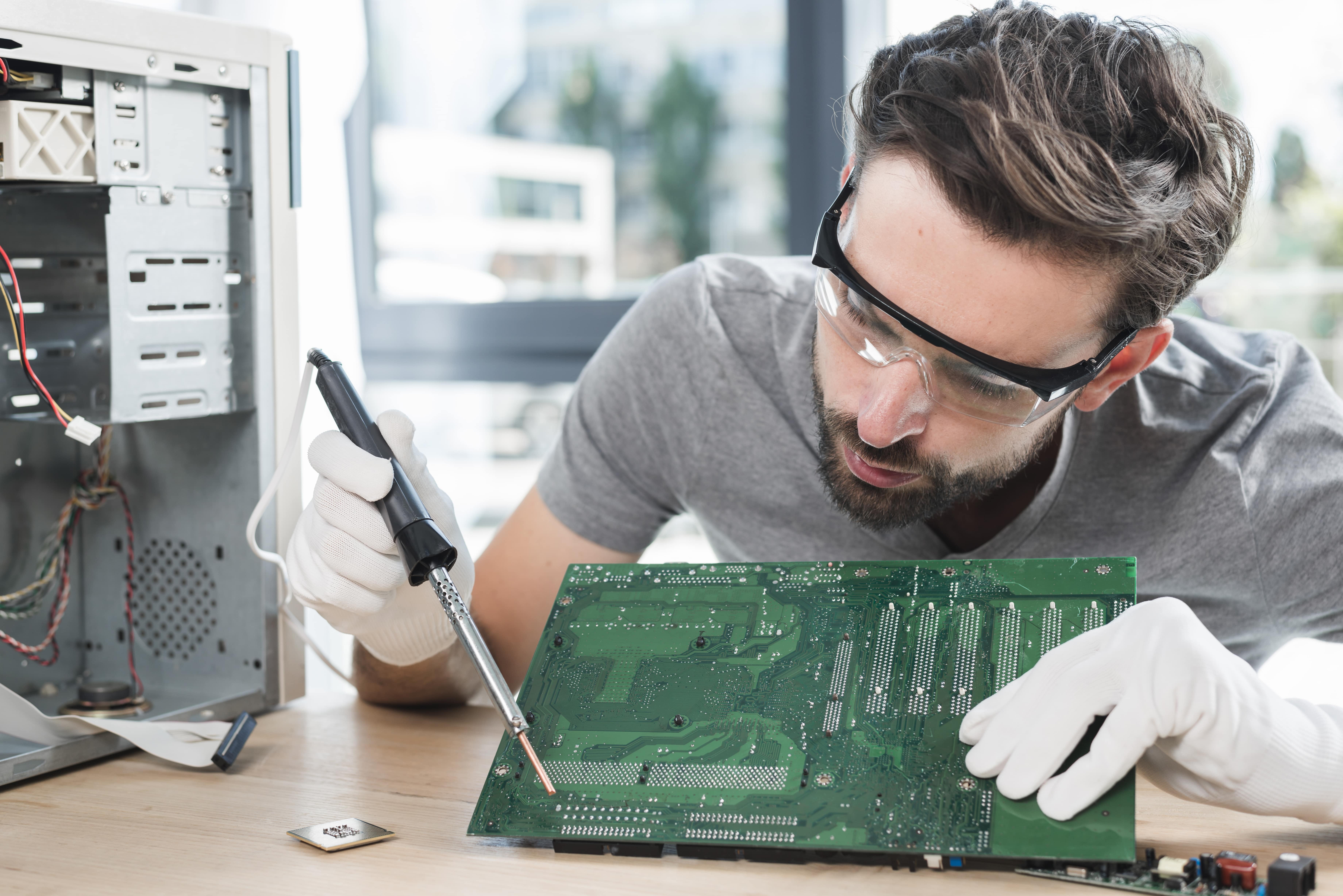 Nos techniciens national informatique a votre service Nos techniciens national informatique a votre service